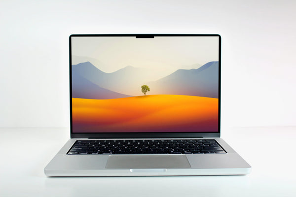 MacBook Pro 2023 de Apple de 14 pulgadas con procesador M2 Max de 12 núcleos y GPU de 38 núcleos, hasta 96 GB de RAM y SSD de 8 TB | Plata