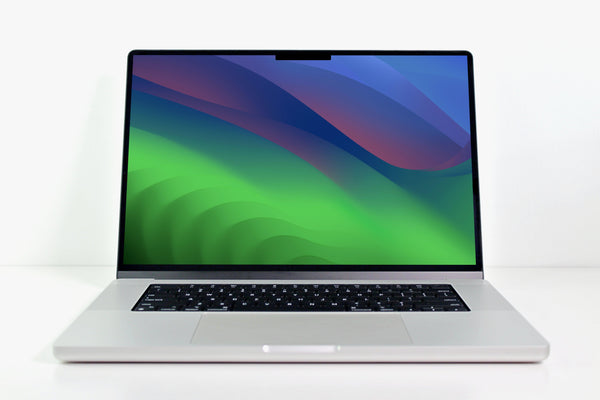 MacBook Pro 2021 de Apple de 16 pulgadas con procesador M1 Max de 10 núcleos y GPU de 32 núcleos, hasta 64 GB de RAM y SSD de 8 TB | Color plateado