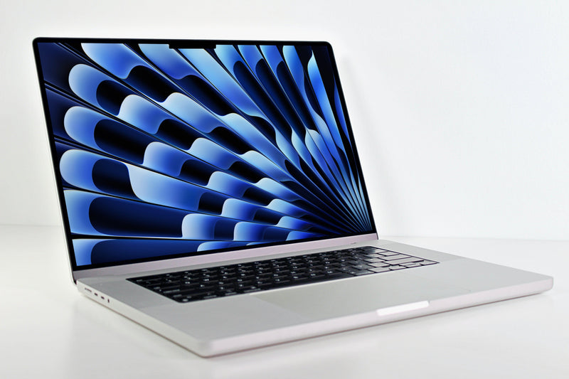 Apple MacBook Pro (2023) 16 pulgadas M2 Max CPU de 12 núcleos 38 núcleos 96 GB de RAM SSD de 2 TB Plata