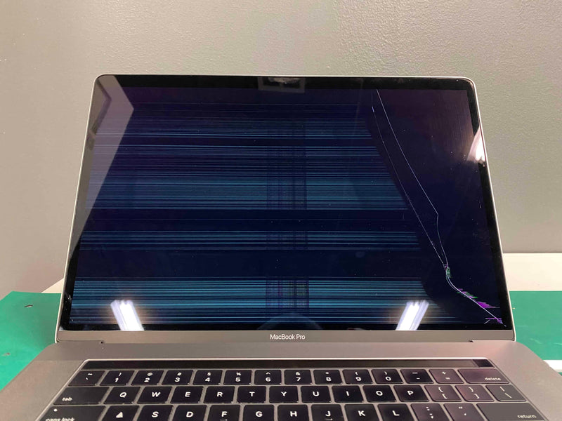 Apple MacBook Pro (15 pulgadas, 2018) 2,8 GHz i7 16 GB RAM 512 GB SSD GPU AMD 555X