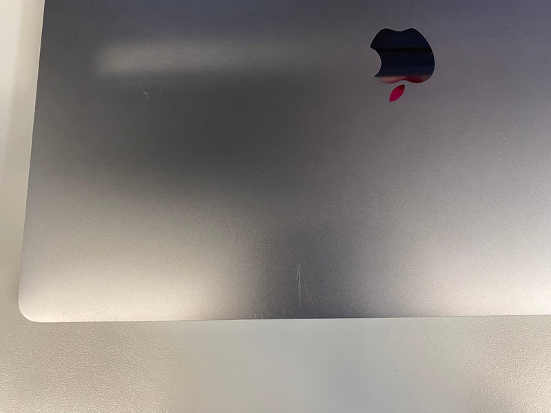 MacBook Pro (2019) 16 pulgadas - 2,4 GHz Core i9 - 5500M - 32 GB - SSD de 2 TB - Gris espacial