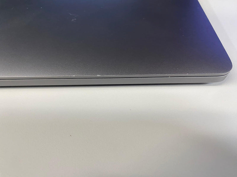 MacBook Pro (2019) 16 pulgadas - 2,4 GHz Core i9 - 5500M - 32 GB - SSD de 2 TB - Gris espacial