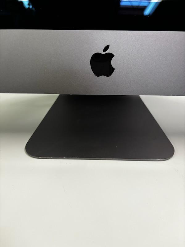 2017 Apple iMac Pro 27-inch 3.0GHz 10-Core Intel Xeon W - 128GB RAM - 2TB SSD - Radeon Pro Vega 56