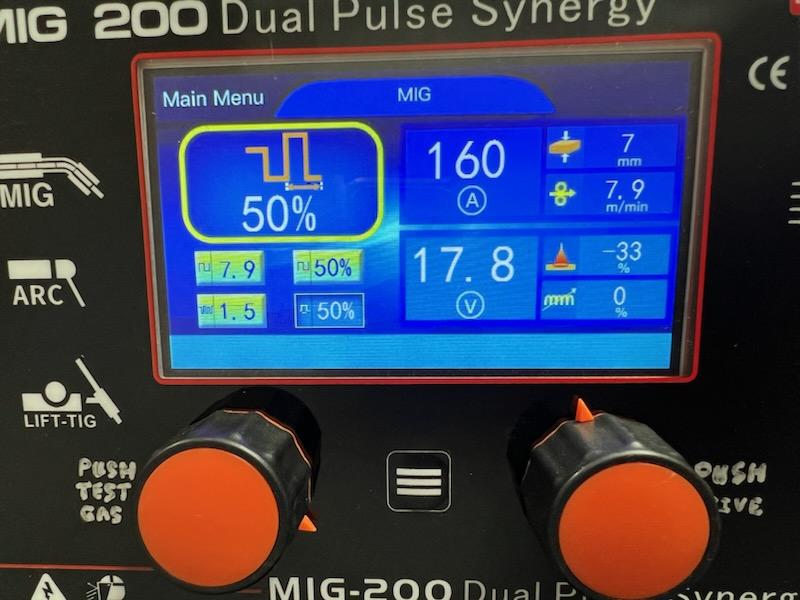 POWEREDGE Aluminio MIG synergy MIG 200 Pantalla LCD Tracción en las 4 ruedas