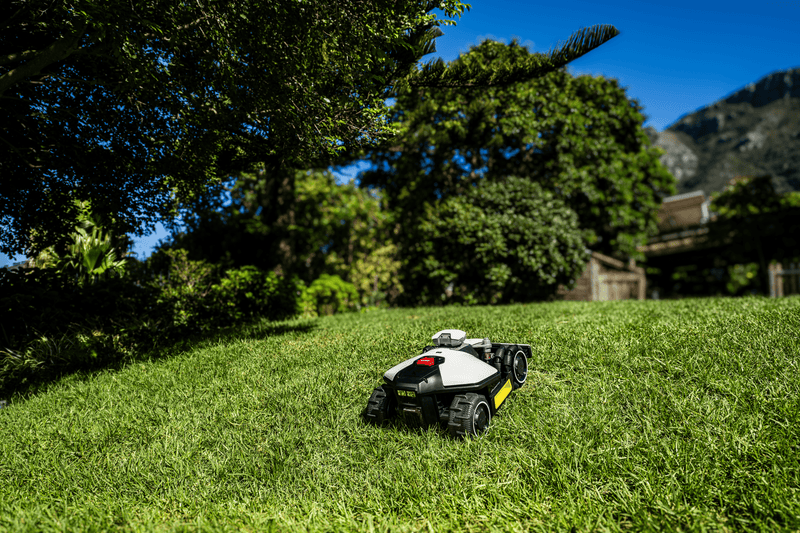 Mammotion LUBA mini AWD Robot Lawn Mower