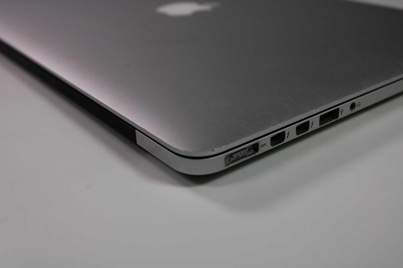 Apple MacBook Pro 15 pulgadas 2013 2,7 GHz Core i7 16 GB RAM GPU dual (especial por desgaste) 