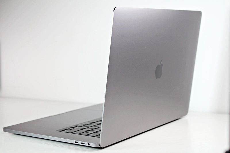 MacBook Pro (2019) 16 pulgadas - 2,4 GHz Core i9 - 5500M - 32 GB RAM - 2 TB SSD - Teclado francés Batería como nueva