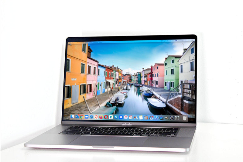 MacBook Pro de Apple 2018 de 15 pulgadas con procesador Core i9 de 2,9 GHz a 4,8 GHz, 32 GB de RAM, SSD de 1 TB (plateado) 